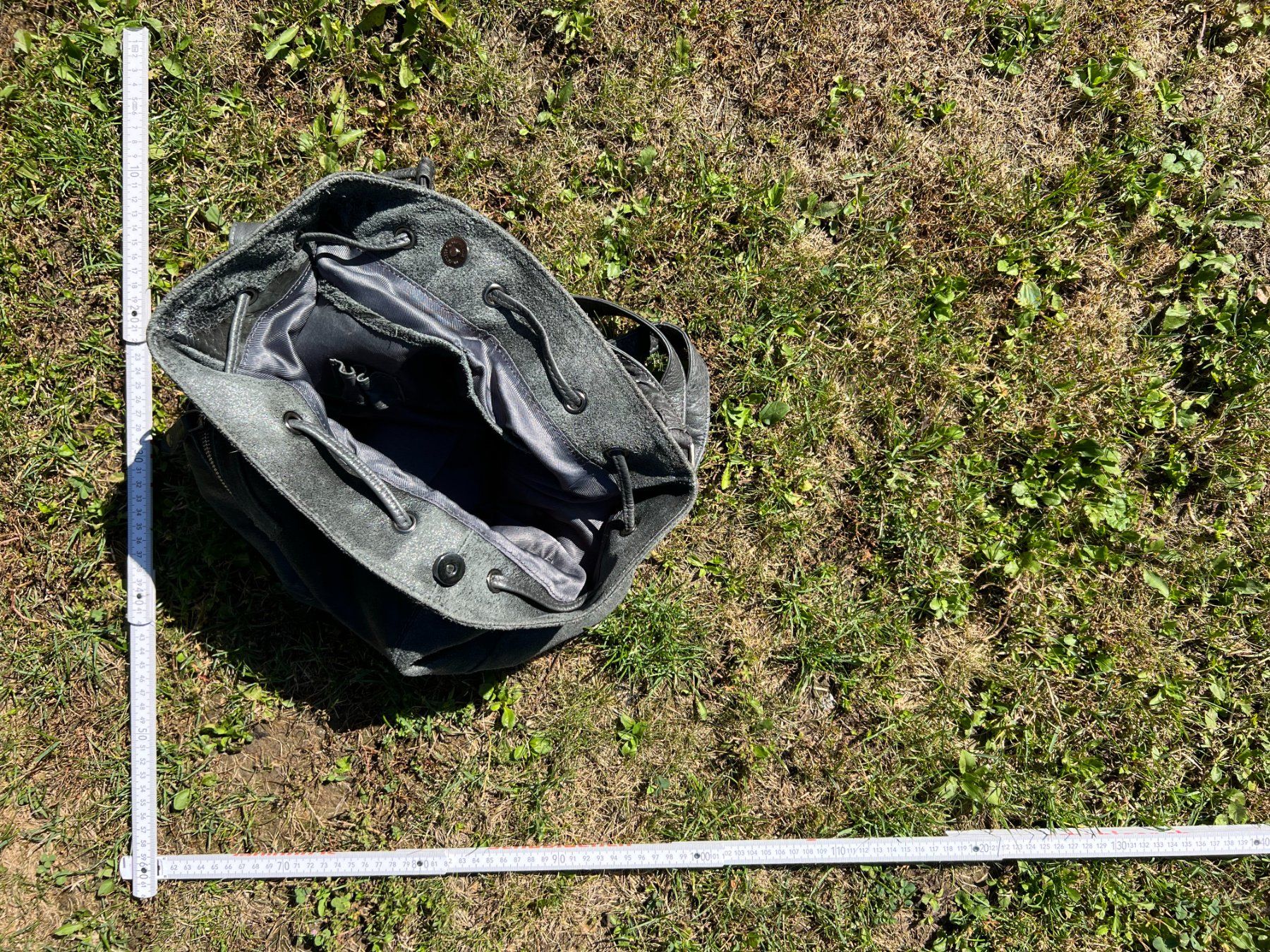 Borse da donna: Handtasche, Leder, grau – Usato da Seuzach venduto da Biter 2