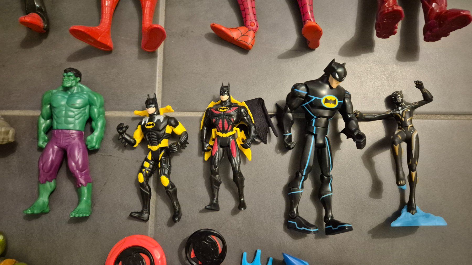 Giocattoli: 16 figurines, Marvel, Comics, Maître de l'univers, etc – Usato da Daillens venduto da zaporogue 5