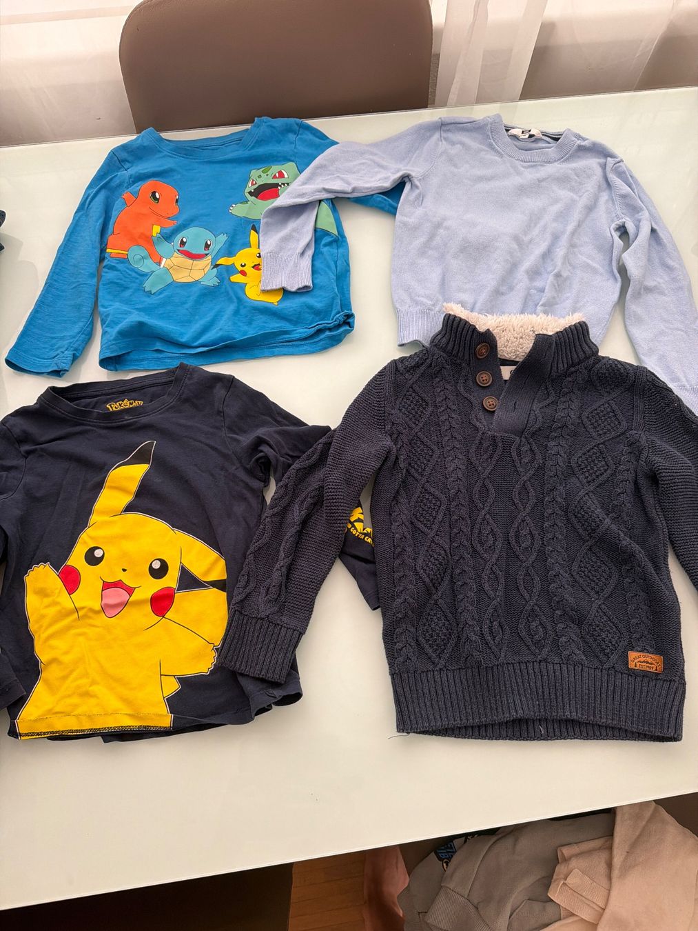 Lotti & Set di vestiti: Kleiderpaket Pullover 110 Jungs – Usato da Oberglatt ZH venduto da Lita12