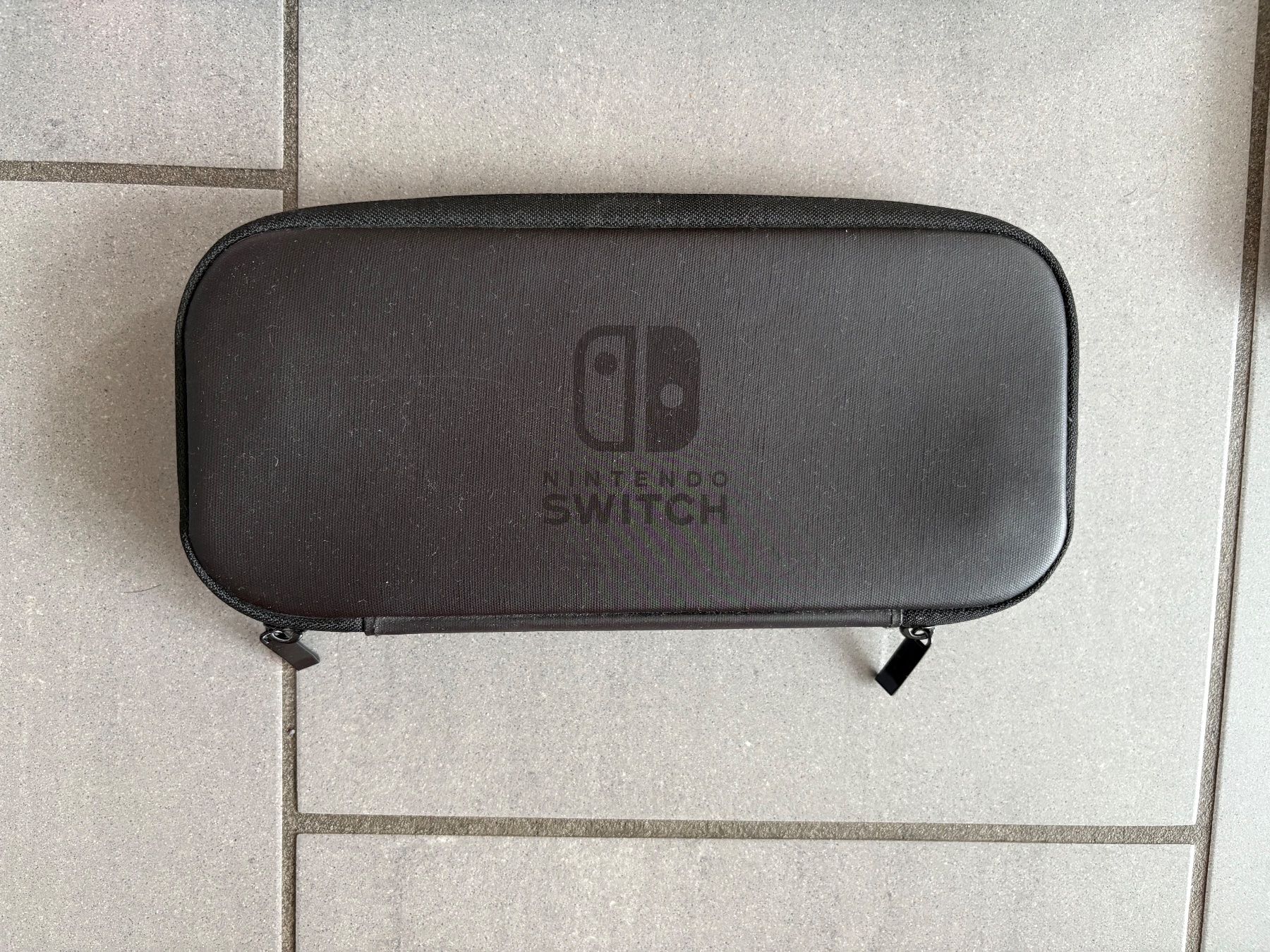 Nintendo Consoles: Nintendo Switch 1 grise - Avec accessoires complets – D'occasion à Givisiez par  3
