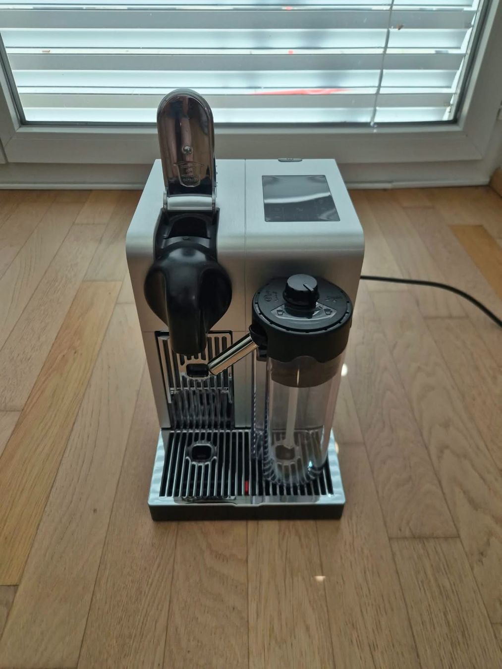 Macchine per caffè & Macchine per espresso: Nespresso DELONGHI Lattissima Pro – Usato da Herisau venduto da Frenchy. 2