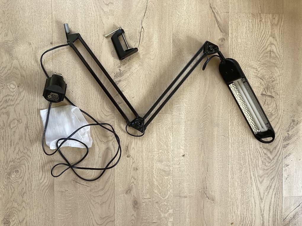 Lampade: Bürolampe / lampe de bureau – Usato da Penthalaz venduto da m1m1m1