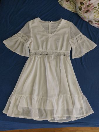 wunderschönes weisses Sommerkleid mit spitzen details