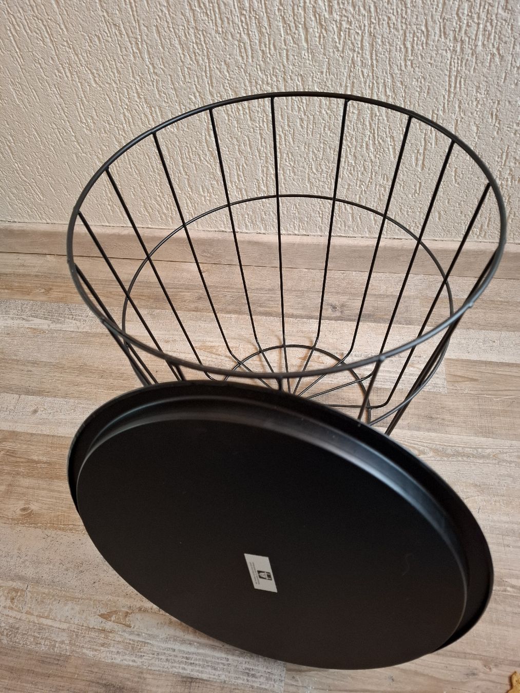 Tische: Beistelltisch Metallkorb schwarz – Gebraucht aus Ettenhausen TG von Gismolio 2