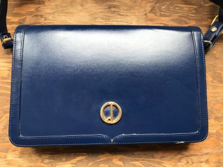 Sac bandoulière Dunhill cuir bleu détail usure 60 caractères