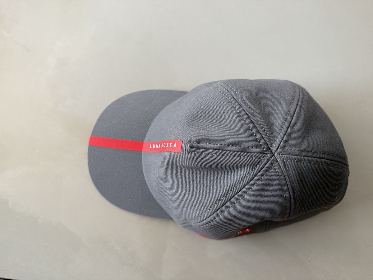 Prada Copricapi, berretti & cappellini: New Prada Pirelli Cap - Grey - Summer Edition – Nuovo (secondo la descrizione) da Unterägeri venduto da Tommtes 2