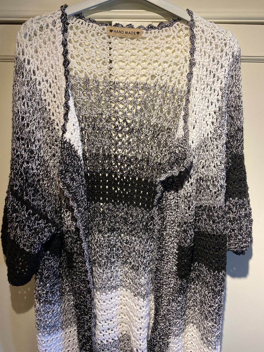 Jacken: STRICKJÄCKCHEN-SCHWARZ-WEISS,HANDGEMACHT – Neu und originalverpackt aus Meienried von ManuelaBoutique 2