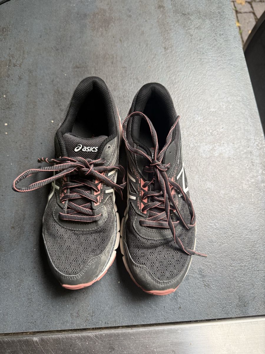 Asics Scarpe da donna: Asics Laufschuhe Grösse 38  – Usato da Bolligen venduto da lee_orange