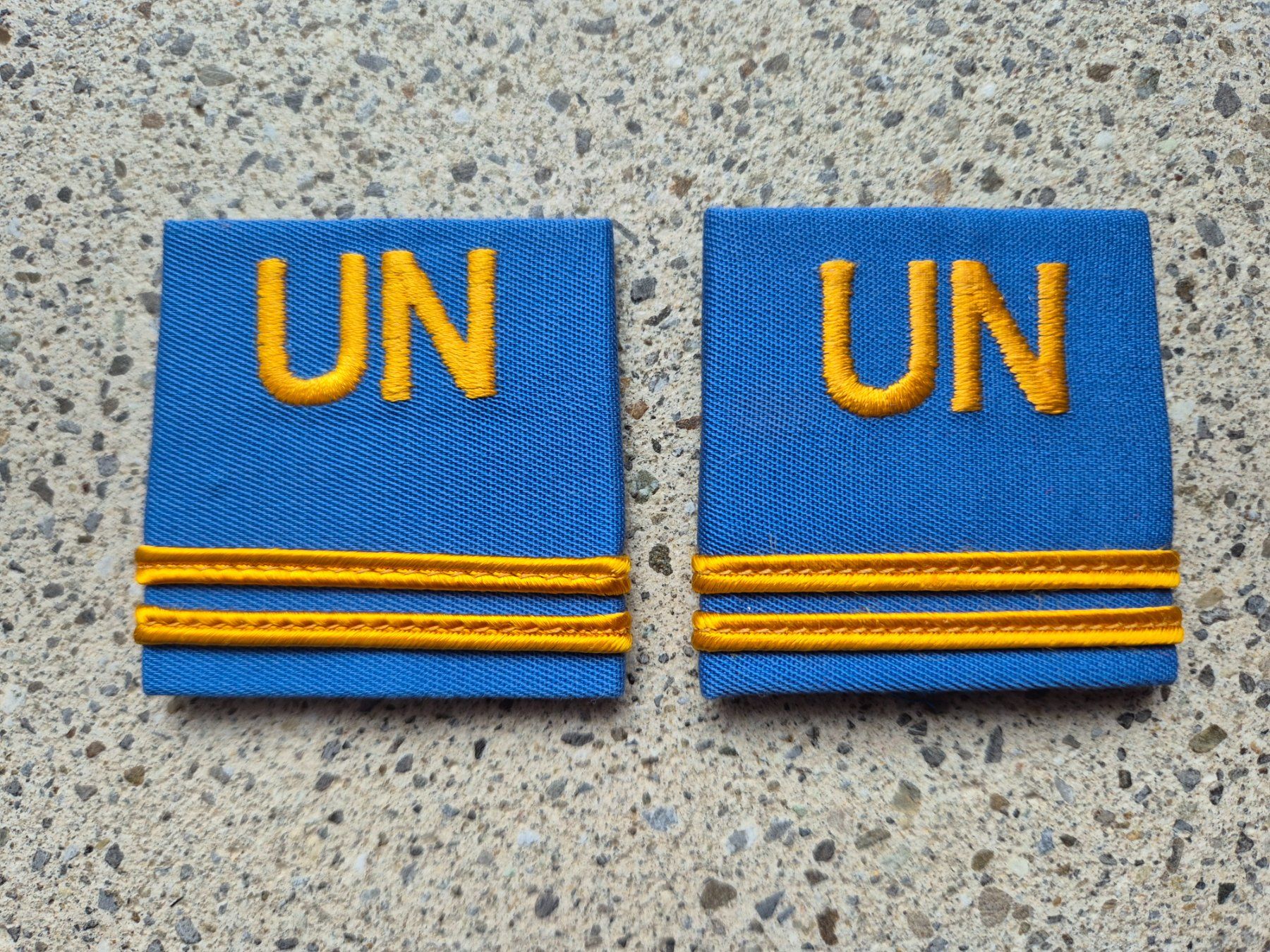 Schweizer Armee Placchette & Badge: Gradabzeichen Patten Set Oberleutnant UN – Nuovo e nell'imballaggio originale da Riedholz venduto da fr_sIruP