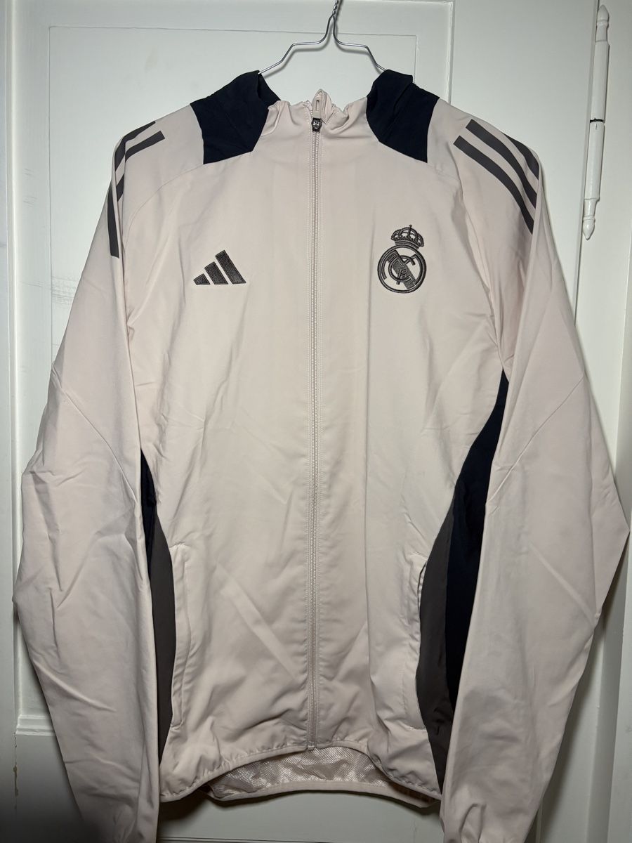 Real Madrid Jacken: Real Madrid Jacket – Neu (gemäss Beschreibung) aus Wallisellen von mig_285m