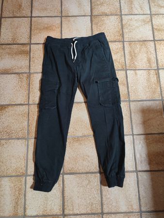 Stylish Men's Black Cargo Pants - Perfect for Spring Adventu