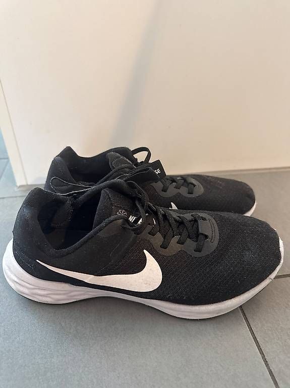 Scarpe da uomo: Nike Sneaker Gr. 42 – Usato da Stetten AG venduto da mik_2mq8