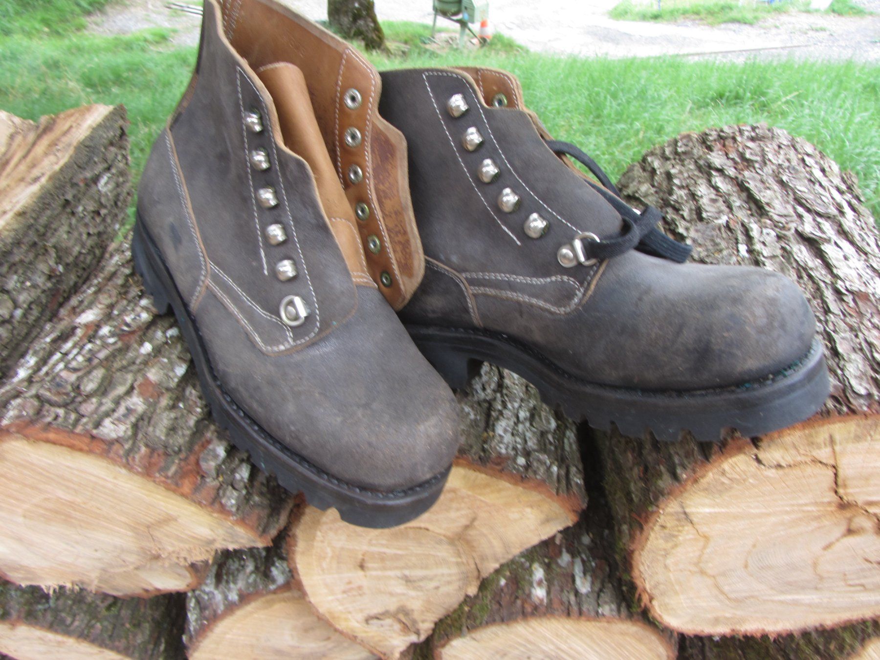Chaussures hommes: Ungetragene Militärschuhe – D'occasion à Wolfhalden par Quiria68