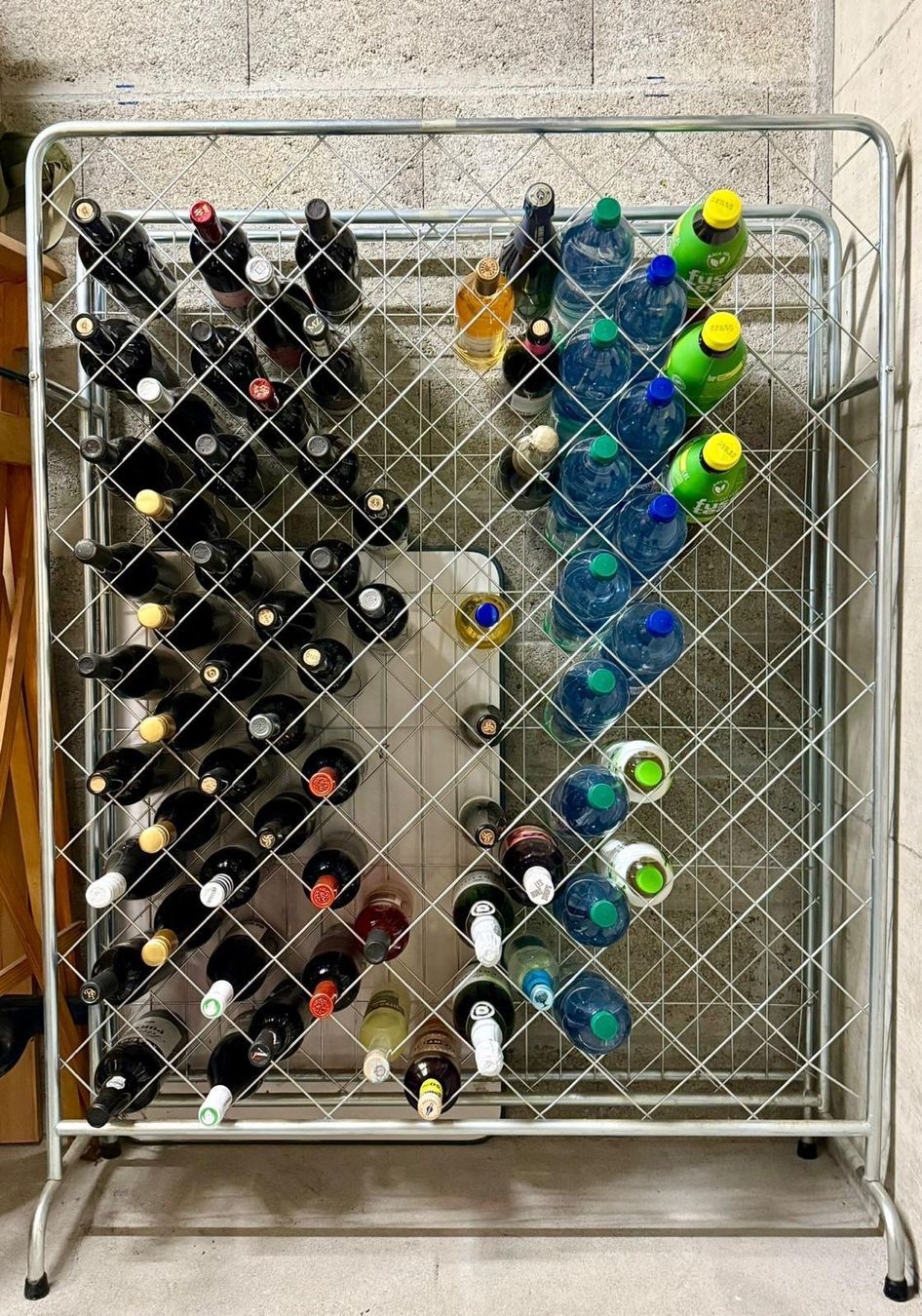 Etagères & Armoires à vins: Porte bouteille  super pratique – D'occasion à Jongny par Chams1