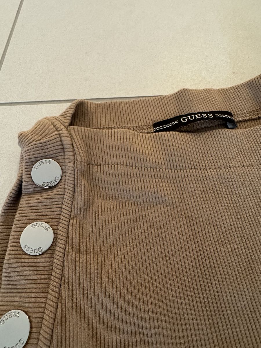 Guess Kleider: Guess Strickkleid. Neuwertig. GR. XS – Neu (gemäss Beschreibung) aus Zufikon von PQP 1