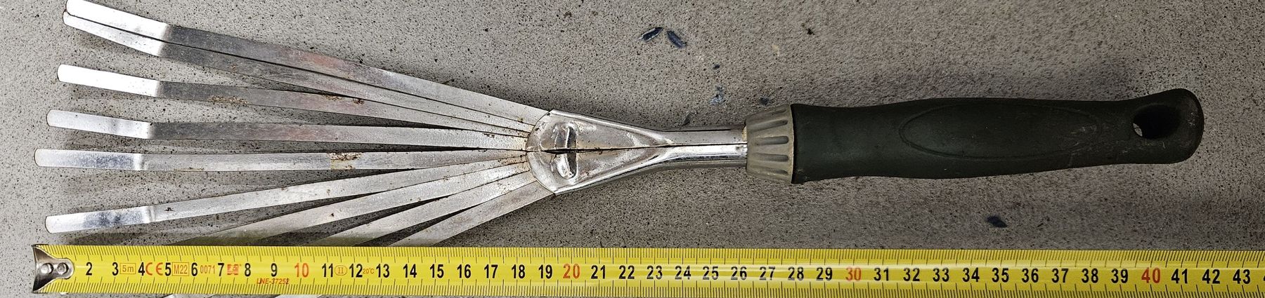 Tutti gli attrezzi: Handfächerrechen Gartenrechen Metall  – Usato da Winterthur venduto da balado 2