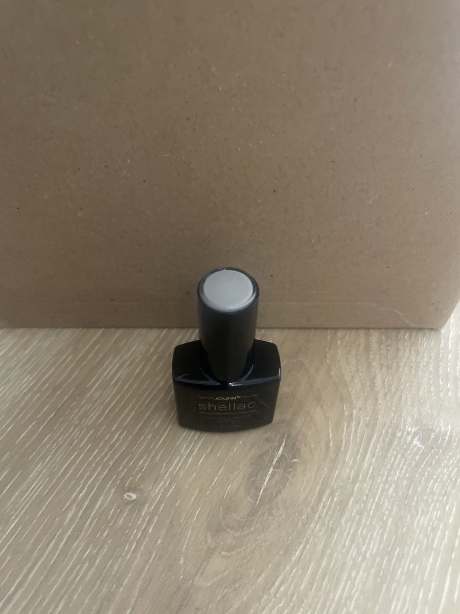 Smalto per unghie: Jolifin Laveni Shellac – Usato da Jonschwil venduto da sab_5gmn