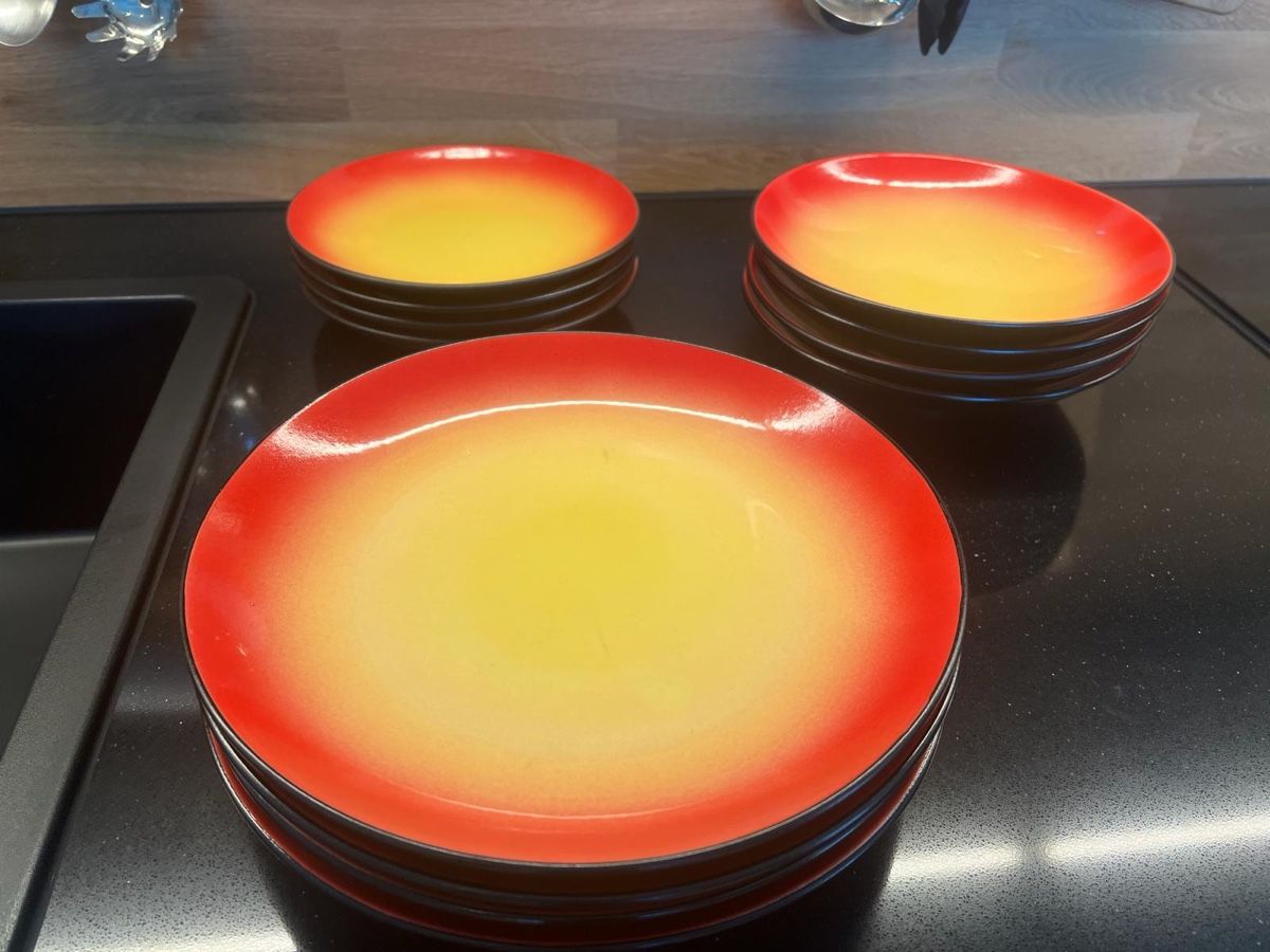 Services de table: Teller Set CreaTable Hot Red 12er Set – D'occasion à Villarepos par Jonleu