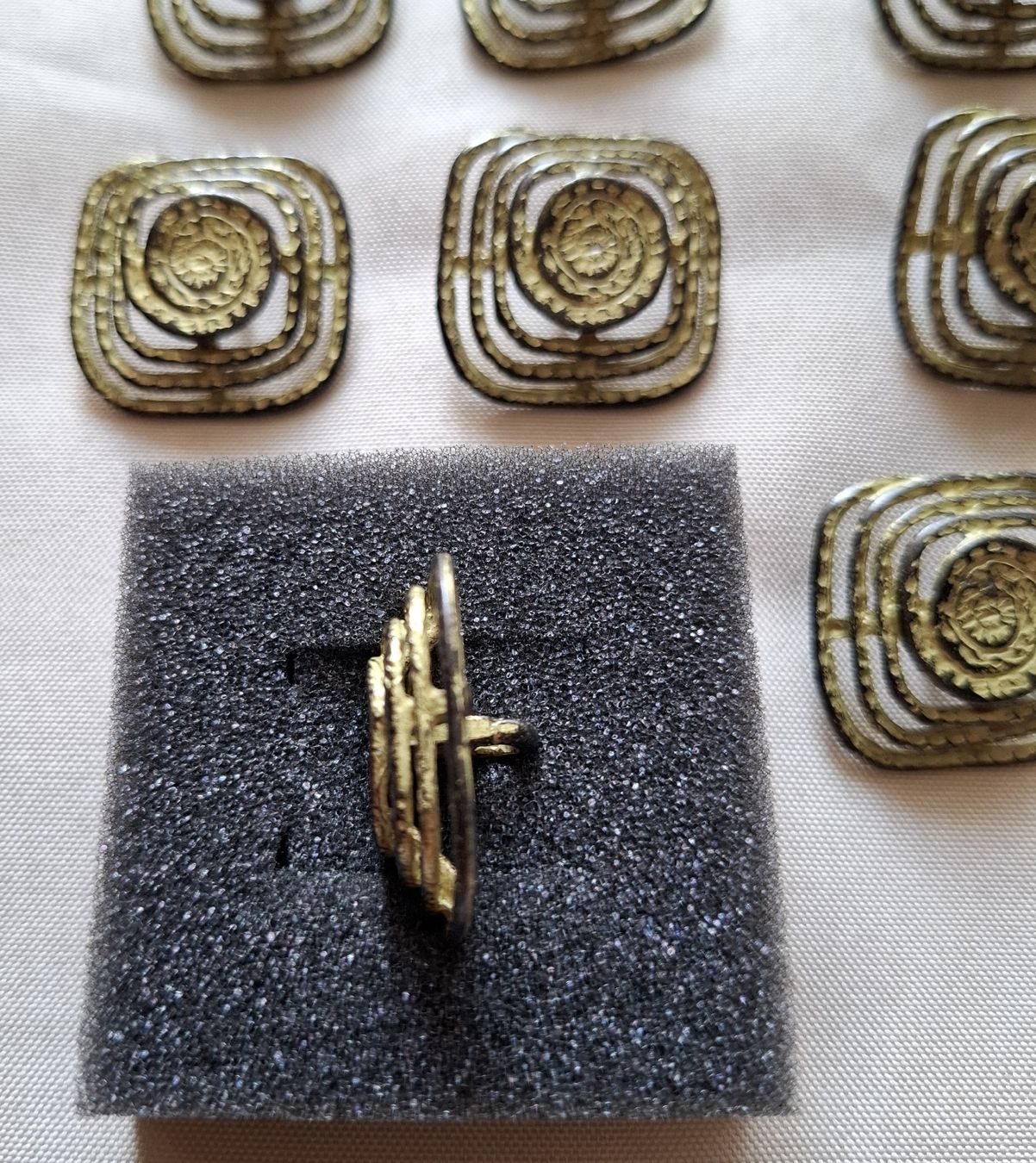 Bottoni: 10 Metallknöpfe, 28 mm. – Usato da Dietikon venduto da Hirschkopf 2