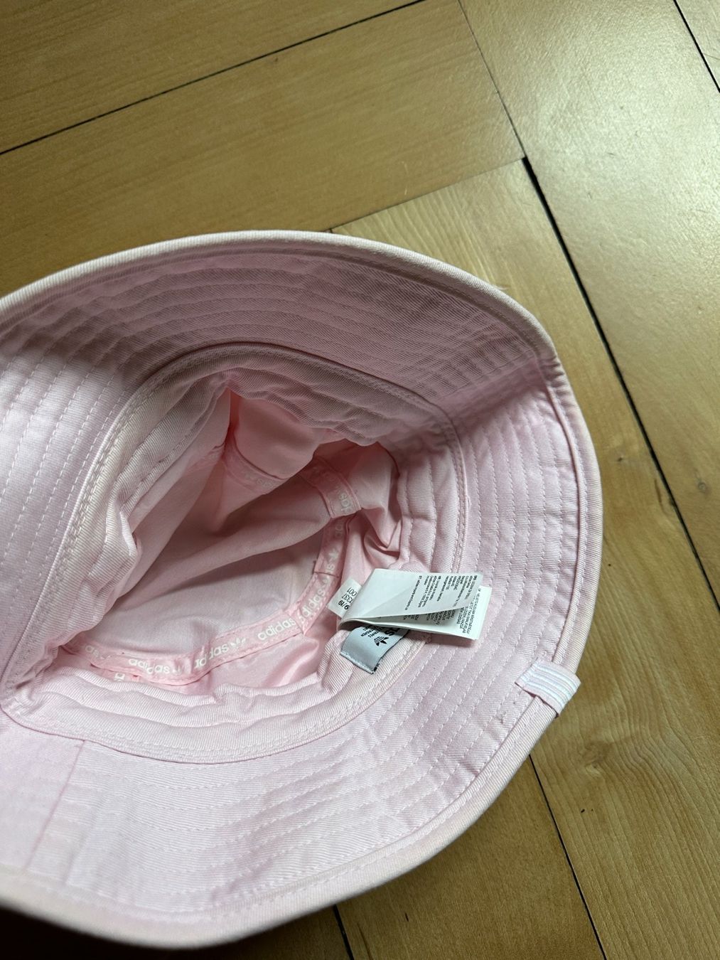 Adidas Copricapi, berretti & cappellini: ADIDAS - Bucket Hat rosa – Usato da Zürich venduto da Diazaio 1