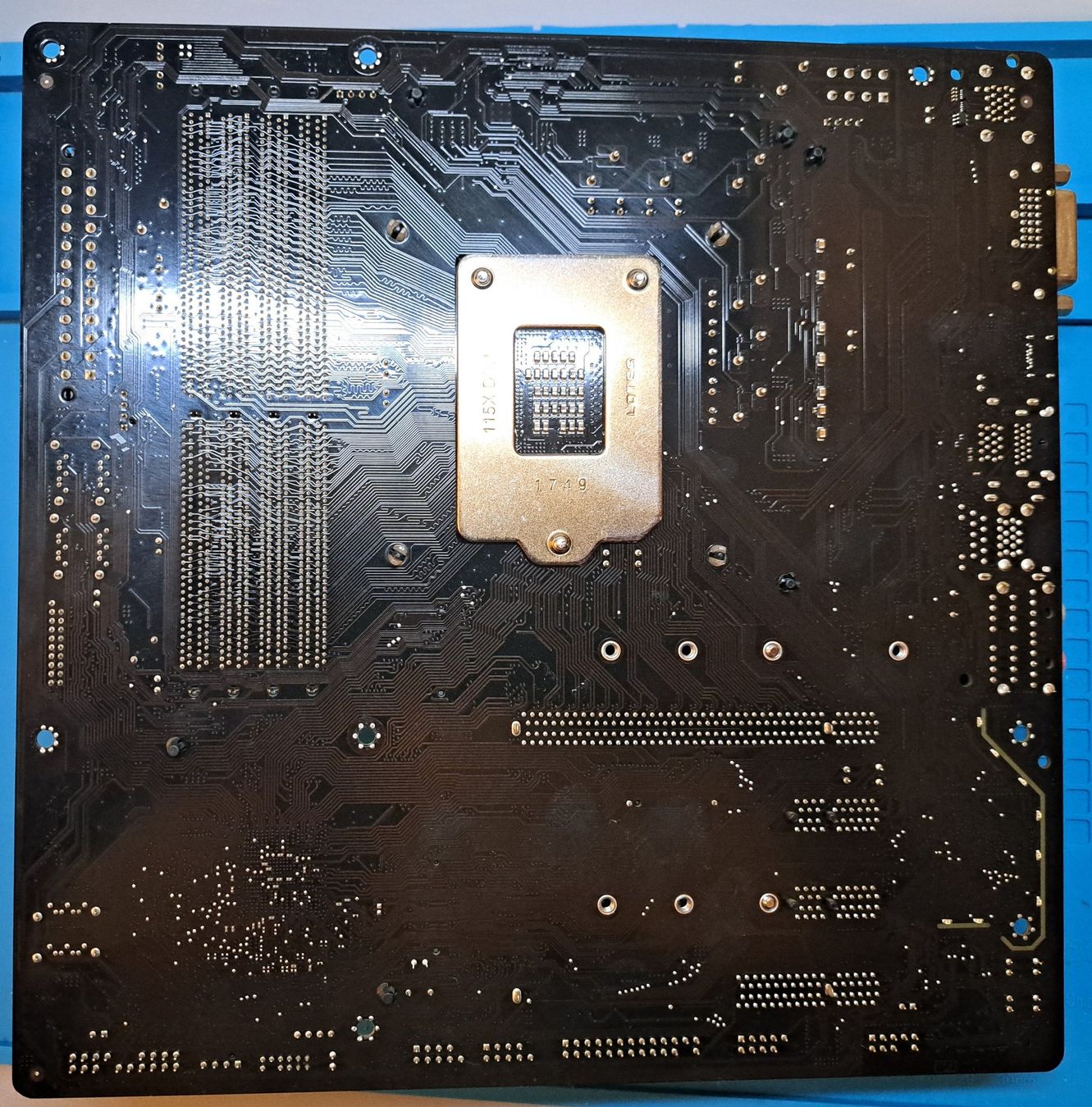 Gigabyte Schede madri: Intel Core i5-8400 + Gigabyte Z370M D3H Mainboard mATX – Usato da Balgach venduto da Wasnwasn 1