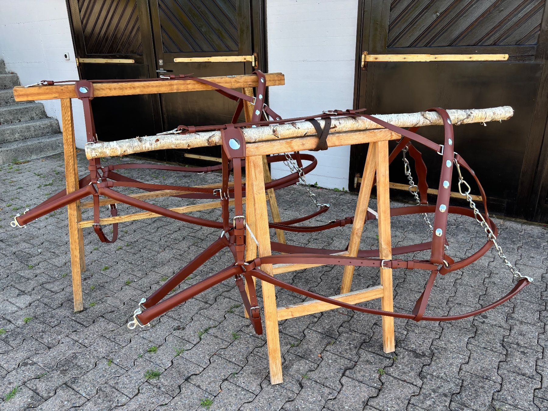 Calèches: 2 schöne braune Bündnergeschirre – D'occasion à Feldbach par Fea1 1