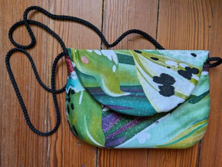 Petit sac d'été en tissu coloré dans les tons verts