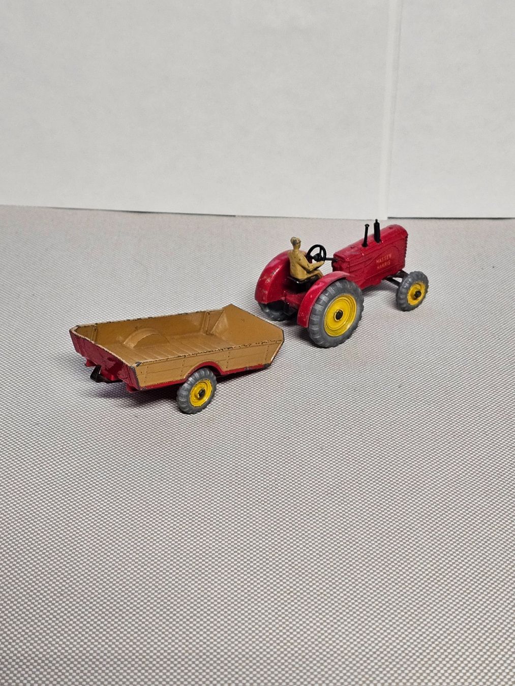 Dinky Toys Modellini d'auto: Dinky Traktor und Anhänger – Usato da Starrkirch-Wil venduto da easygo13 1