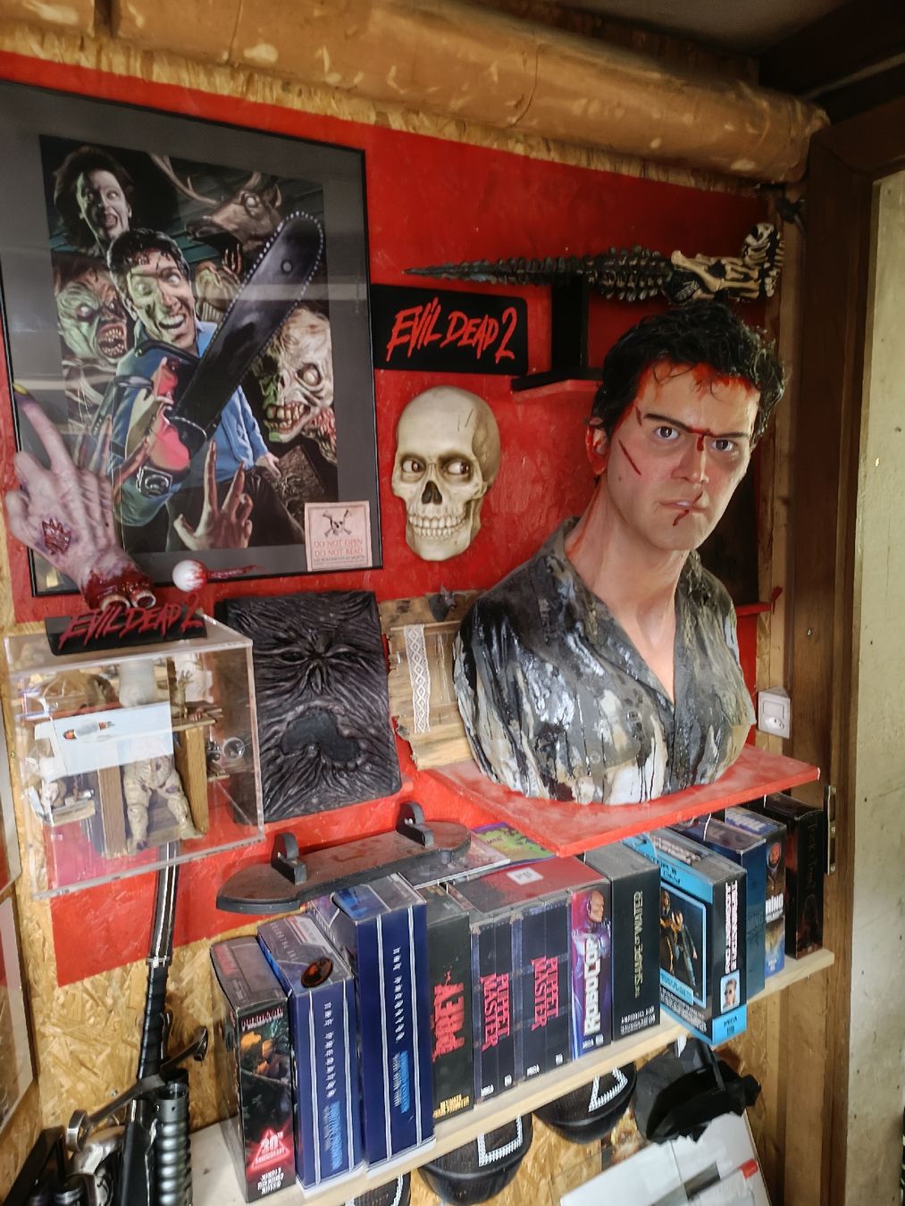 Tutti i DVDs: DVD Evil Dead II Necronomicon Variante – Usato da Schüpfen venduto da jedi75 9