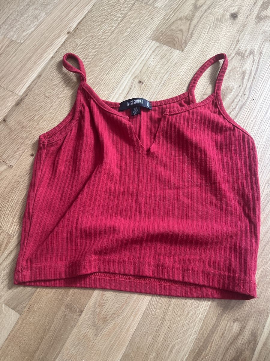 Top: Top rouge MISSGUIDED – Usato da Le Locle venduto da Mayd_h