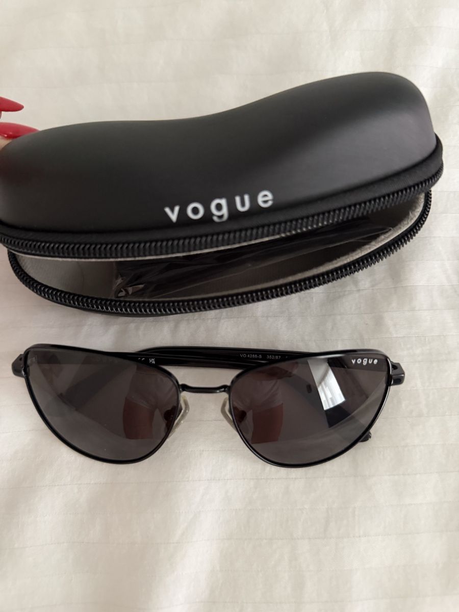 Vogue Brillen & Gläser: Vogue Sunglasses with Case Dark Grey – Neu (gemäss Beschreibung) aus Zürich von bel_qg6g 7