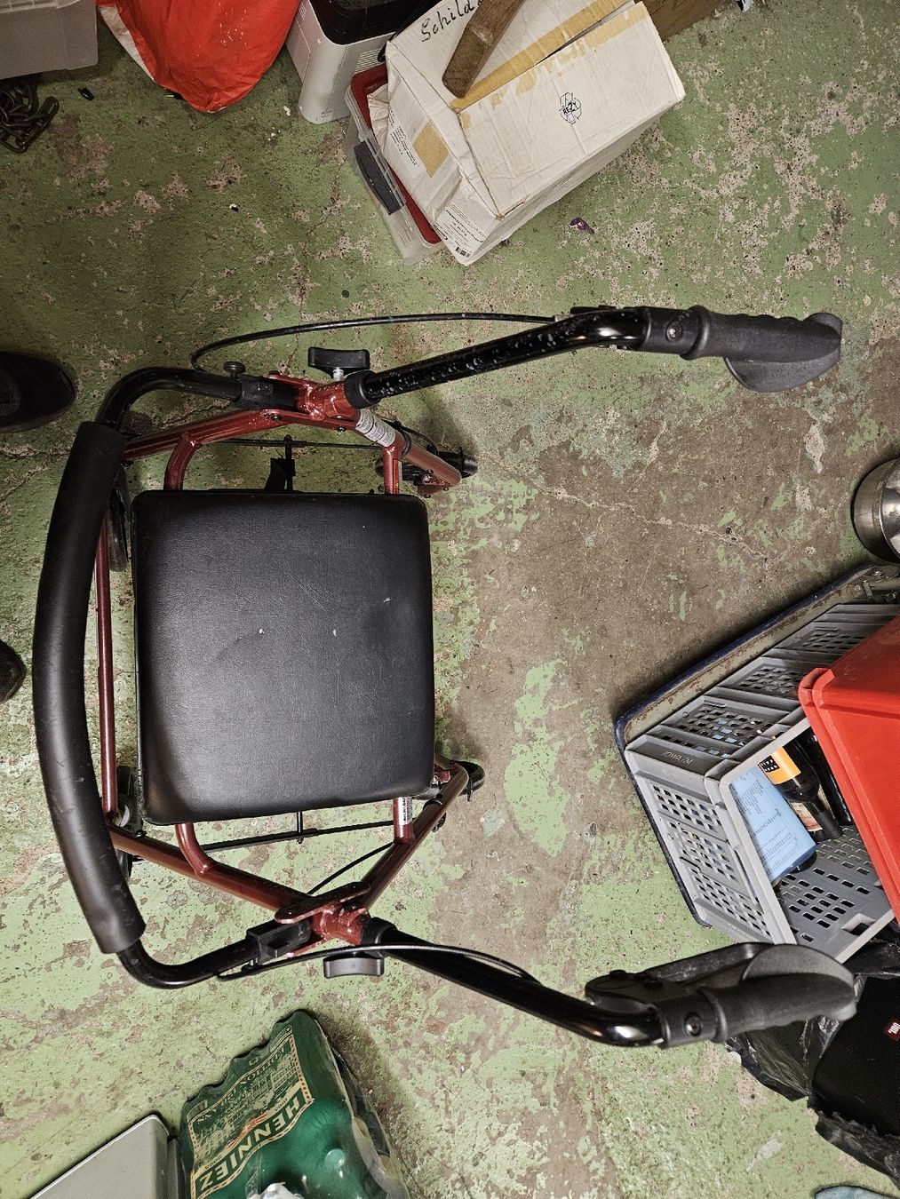 Gehhilfen: Rollator mit Sitzgelegenheit (S) – Gebraucht aus Rorschach von TimelessTrading 1