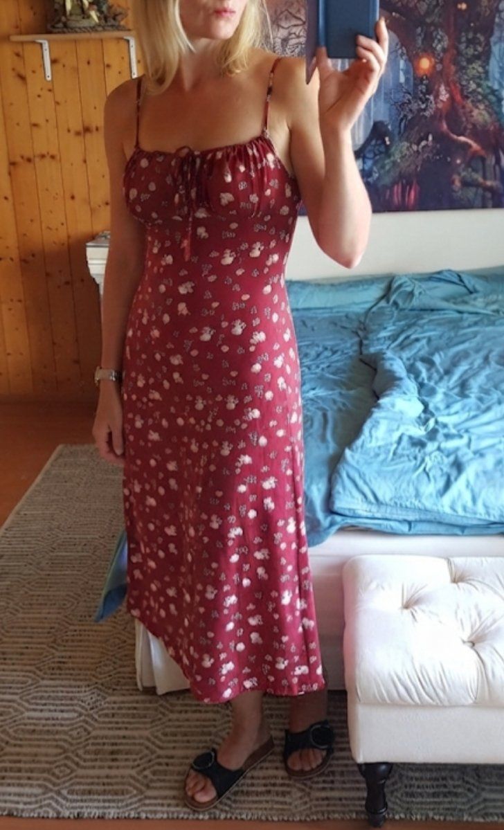 Robes: Leichtes Sommerkleid mit Blumen Gr 36 – D'occasion à Menznau par Valinor