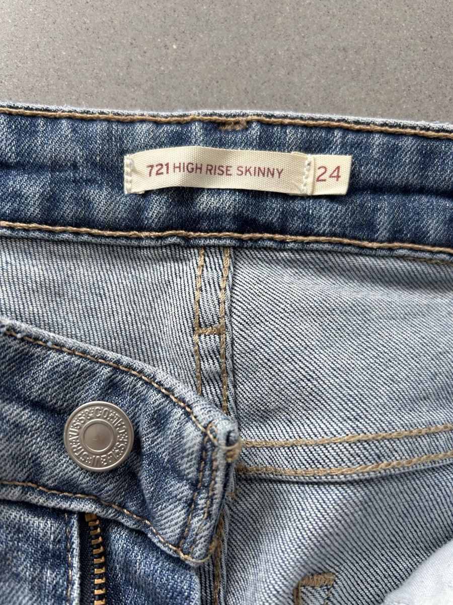 Levi's Jeans: Levi’s Jeans 24 – Usato da Rütihof venduto da ALAFC 1