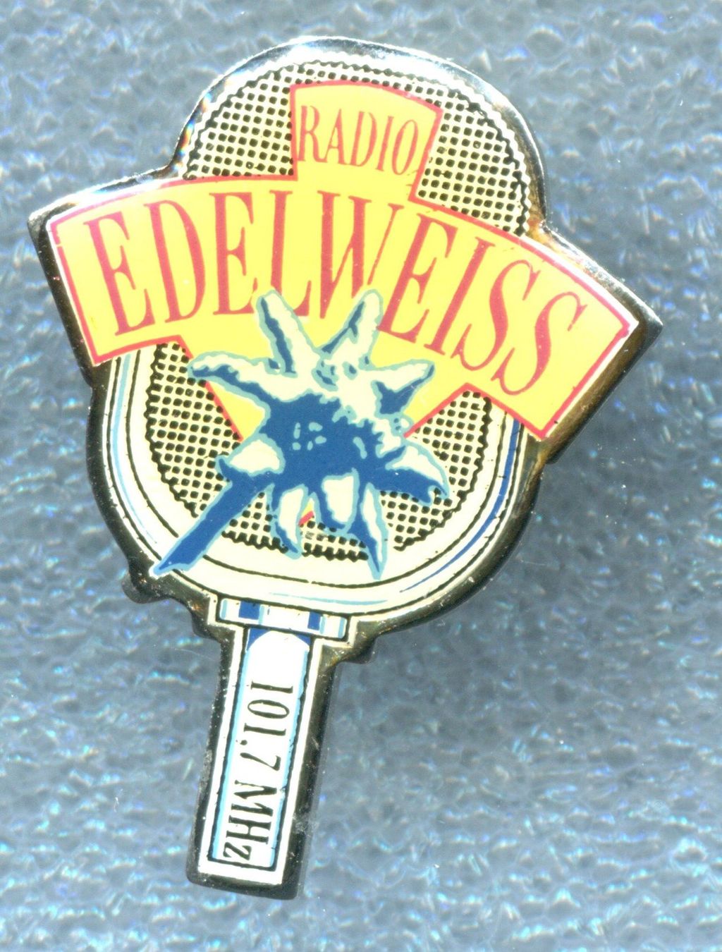 Placchette & Badge: RADIO EDELWEISS  101,7 MHz – Usato da Winterthur venduto da Sammleroase