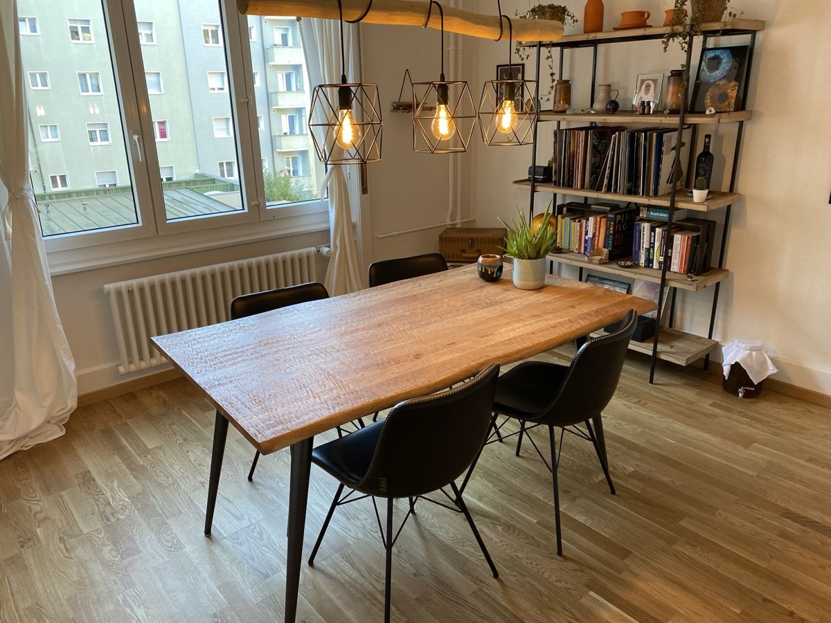 Set di tavolo e panche: Holztisch ohne Stühle – Usato da Luzern venduto da AlinaPa