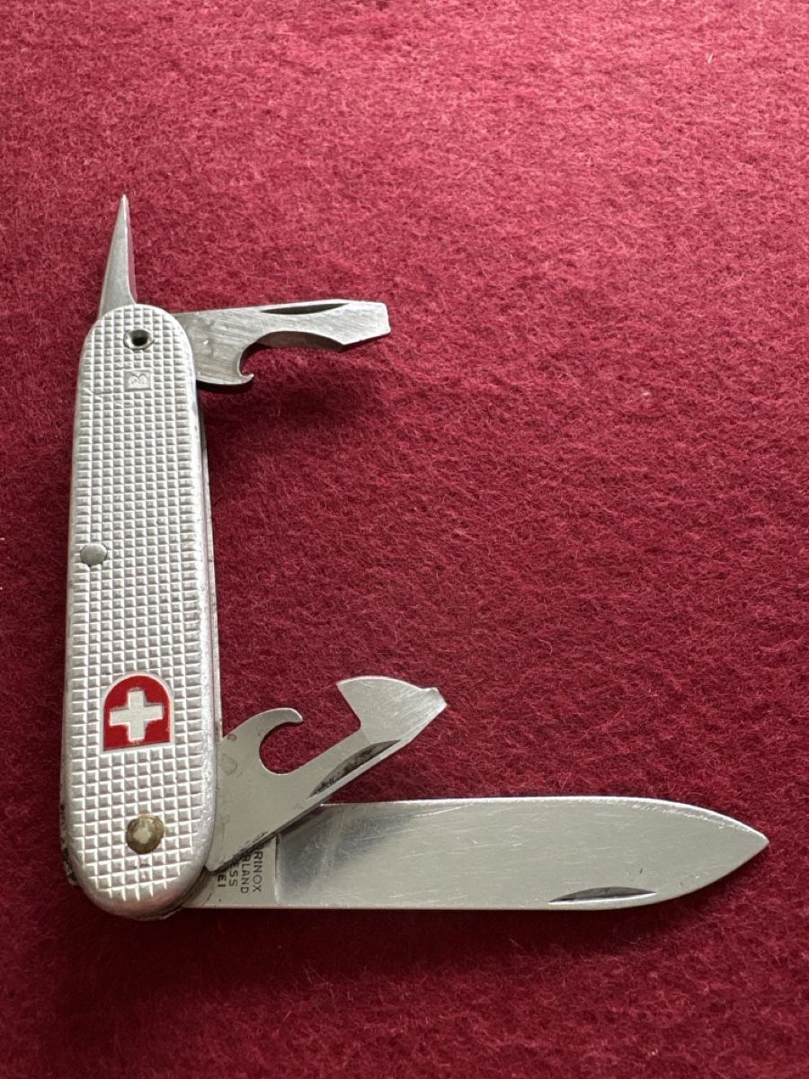 Victorinox Coltelli tascabile: Schweizer Offiziersmesser 1981 - beliebt – Usato da Embrach venduto da mays