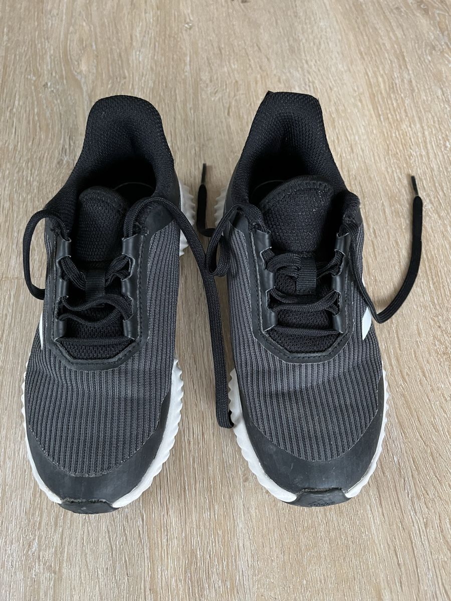 Adidas Schuhe für Jungen: Turnschuhe Adidas Gr.31 – Neu (gemäss Beschreibung) aus Sulz AG von Zissi31324