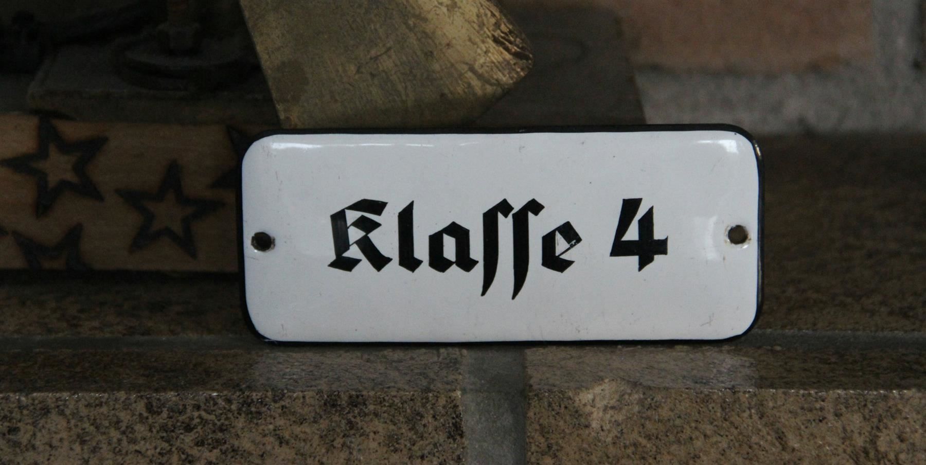 Insegne: Emailschild "Klasse 4" – Usato da Birrwil venduto da brandschatz_birrwil