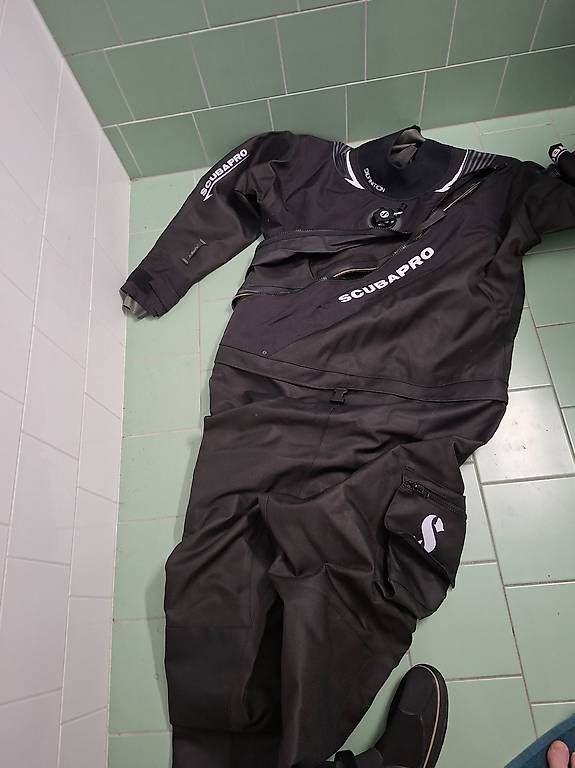Tauchanzüge: Combinaison de plongée étanche 3XL/58 – Neu und originalverpackt aus Lausanne 25 von tho_h95n 1