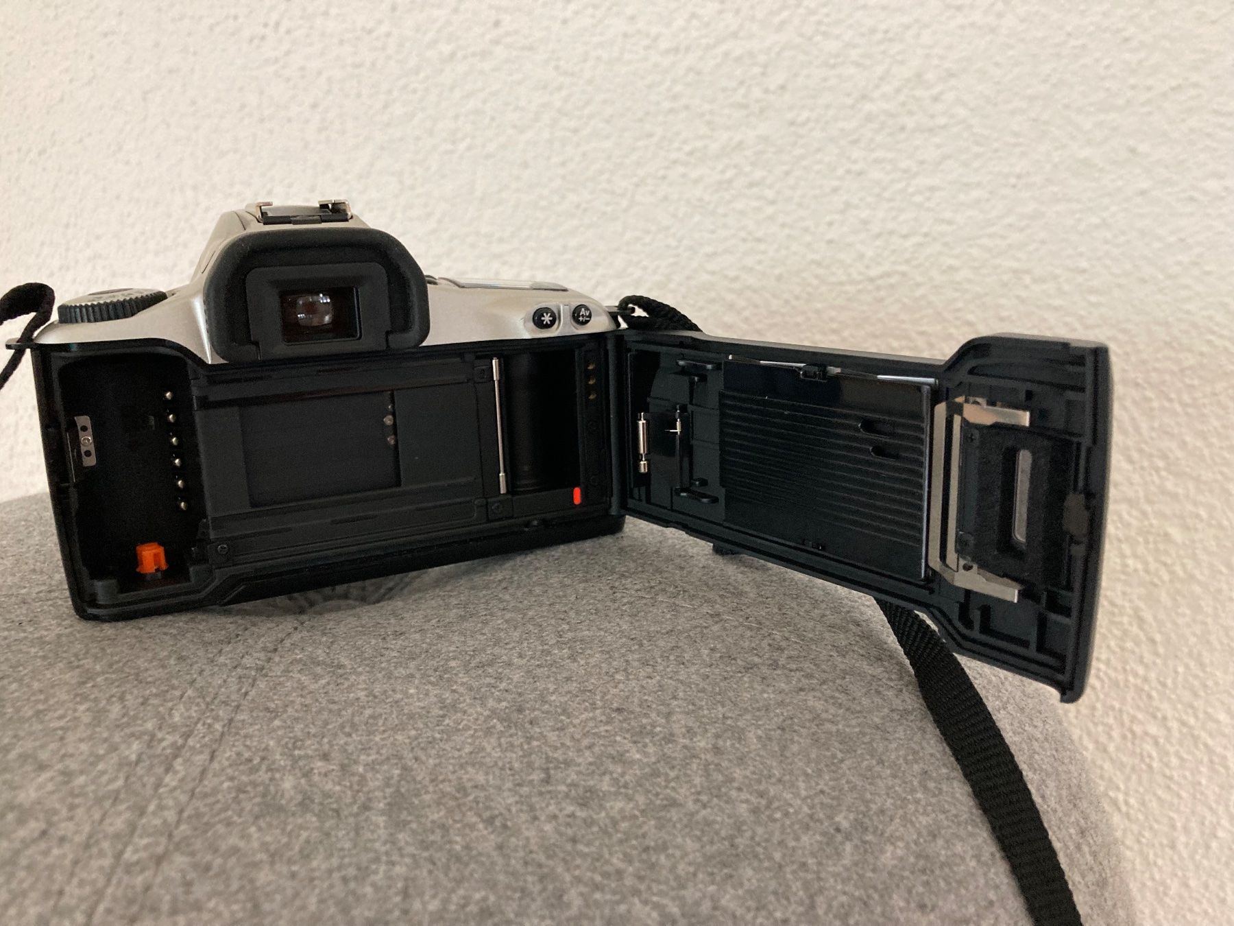 Canon Kamera: Canon EOS 300 Analog Set ( inkl. 2 Objektiven ) – Neu (gemäss Beschreibung) aus Wittenbach von aha061 2