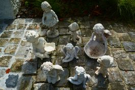 Keramik-Engel und Keramik-Vögel für Garten