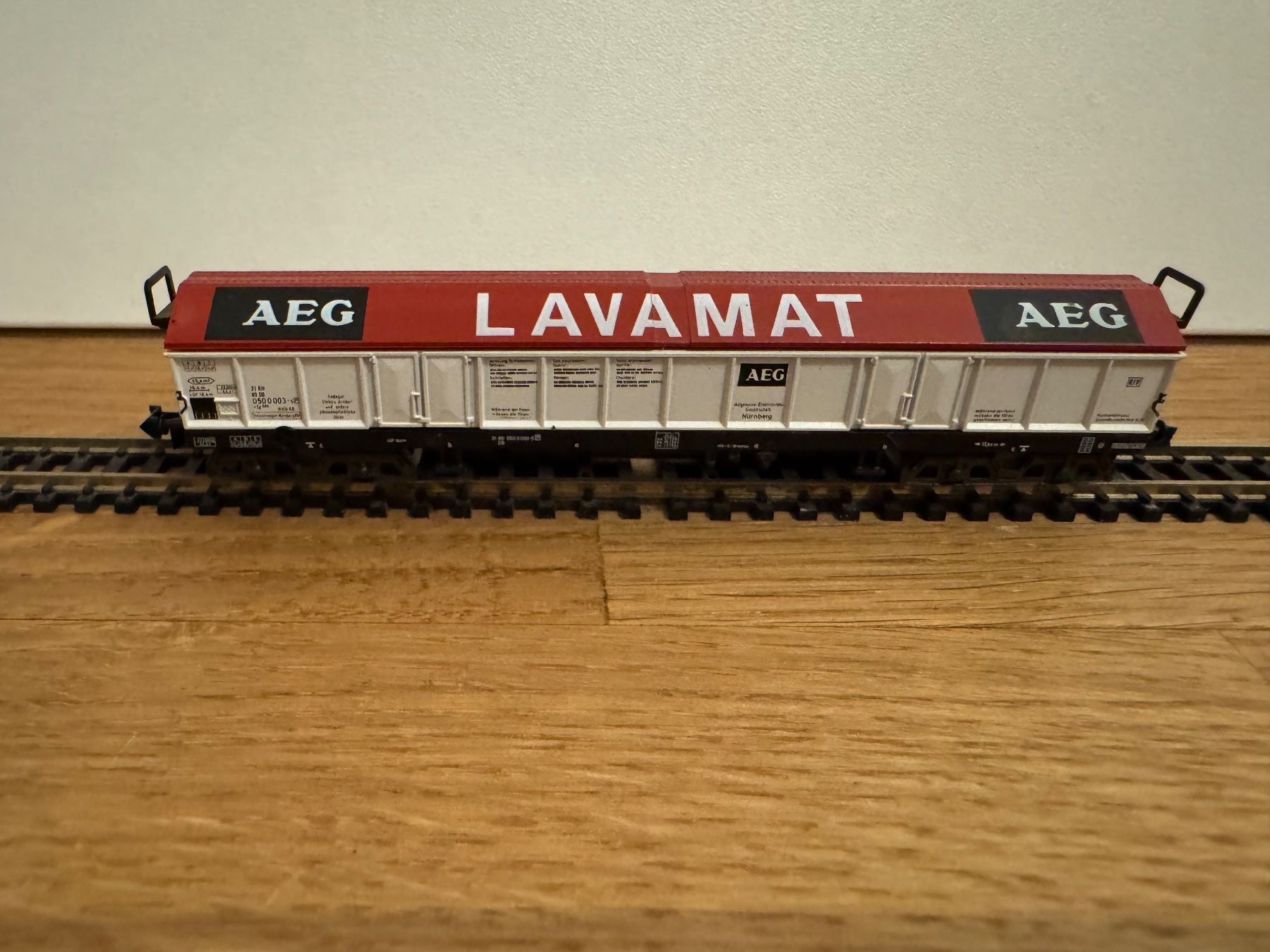 Trix Modelleisenbahnen: Minitrix 3567 Hubschiebedachwagen "AEG" – Neu (gemäss Beschreibung) aus Schlierbach von Look8