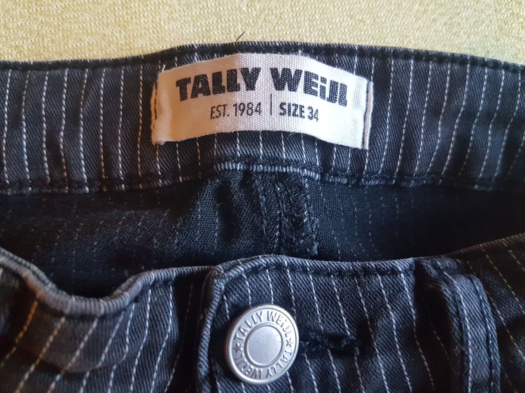 Tally Weijl Pantaloni: Pantalon taille 34 marque Tally Weijl – Usato da Villiers venduto da san_jn5w 1