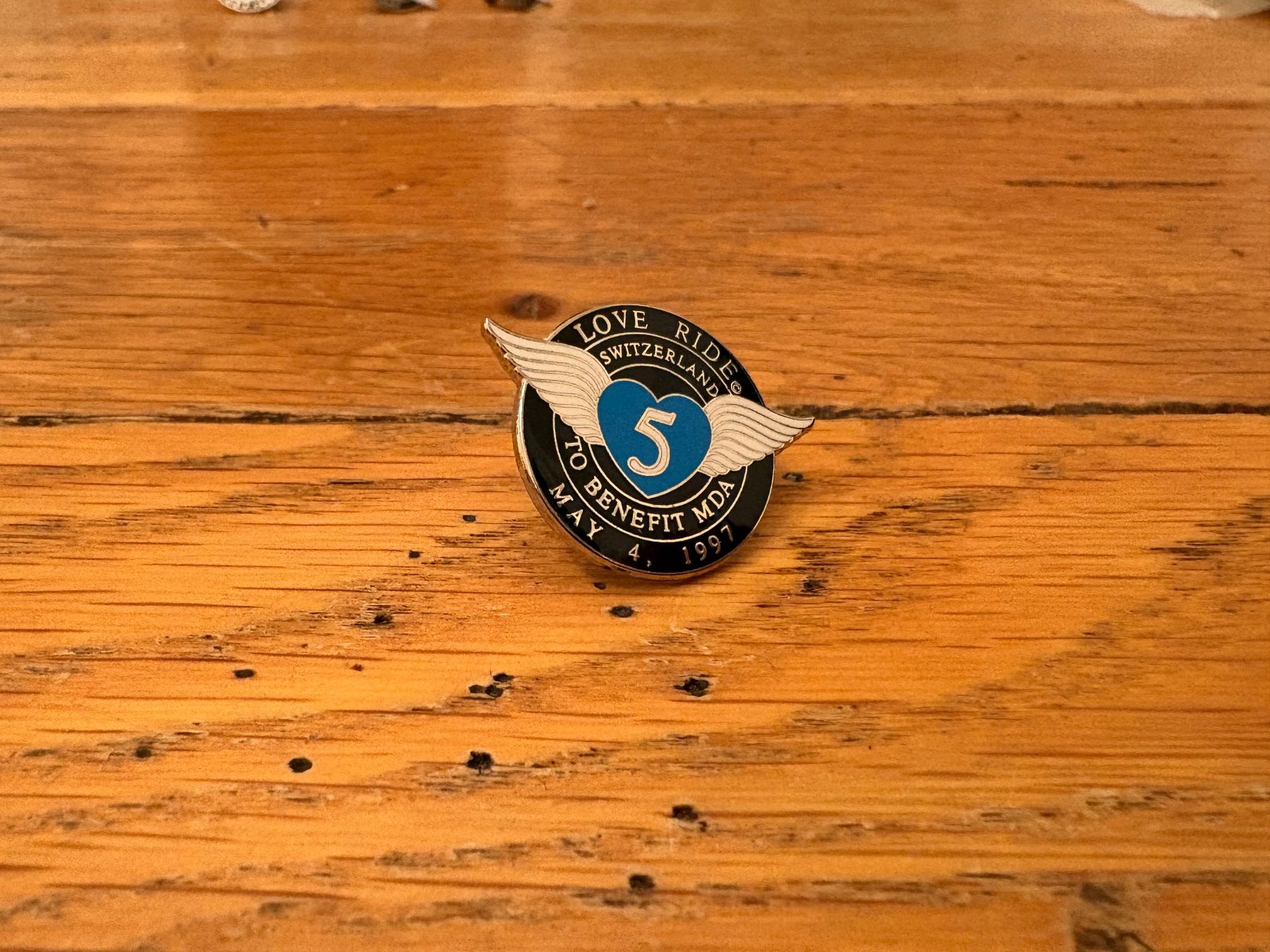 Placchette & Badge: Love Ride Pin - Nr.5 – Usato da Heimiswil venduto da Lebensarchitekt