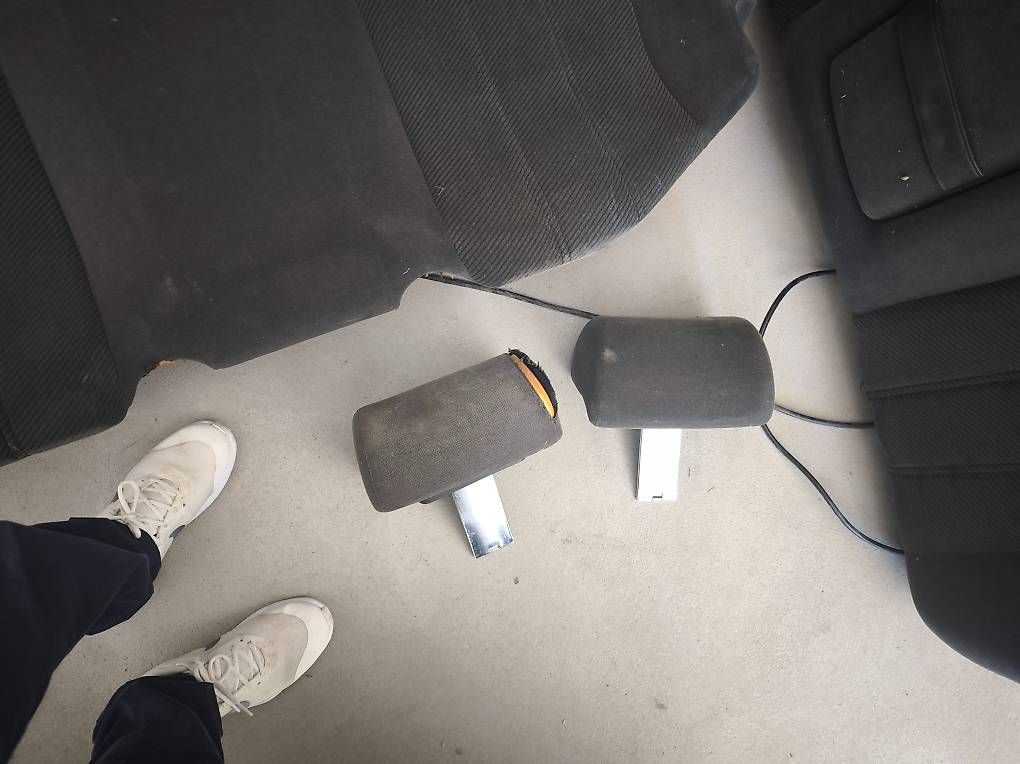 Tutti pezzi di ricambio auto: BMW E34 Limousine Innenausstattung.  – Usato da Zihlschlacht venduto da rad_vvm9 4