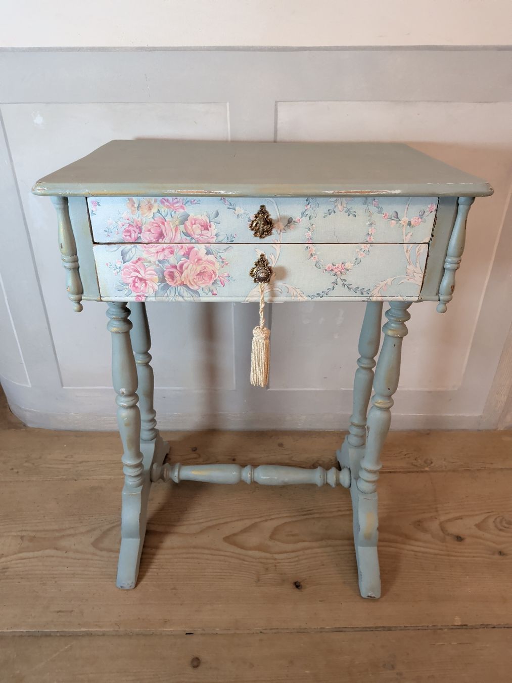 Tavoli: Shabby Chic Tischchen mit 2 Schubladen – Usato da Dietfurt venduto da Subforce1853