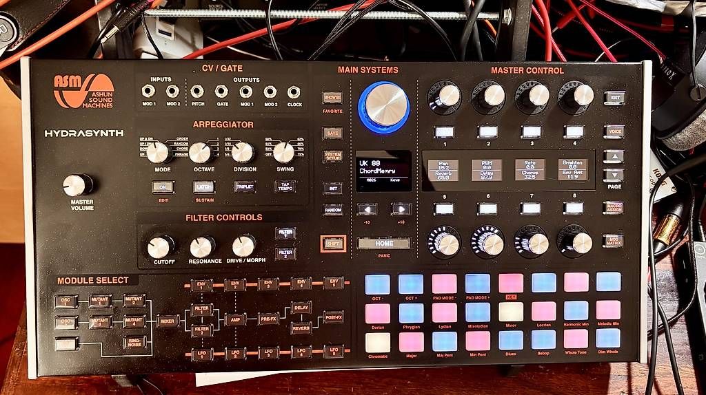 Musikinstrumente: HYDRASYNTH Desktop inkl Dust Cover – Gebraucht aus Zürich von Octane68