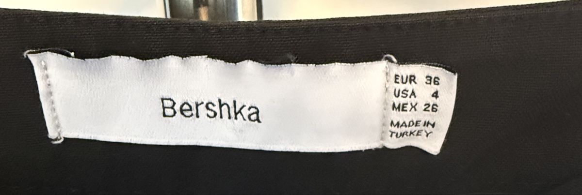 Bershka Pantaloni: Pantalon Bershka noir Taille 36 – Usato da Sion venduto da bar_r96b 1