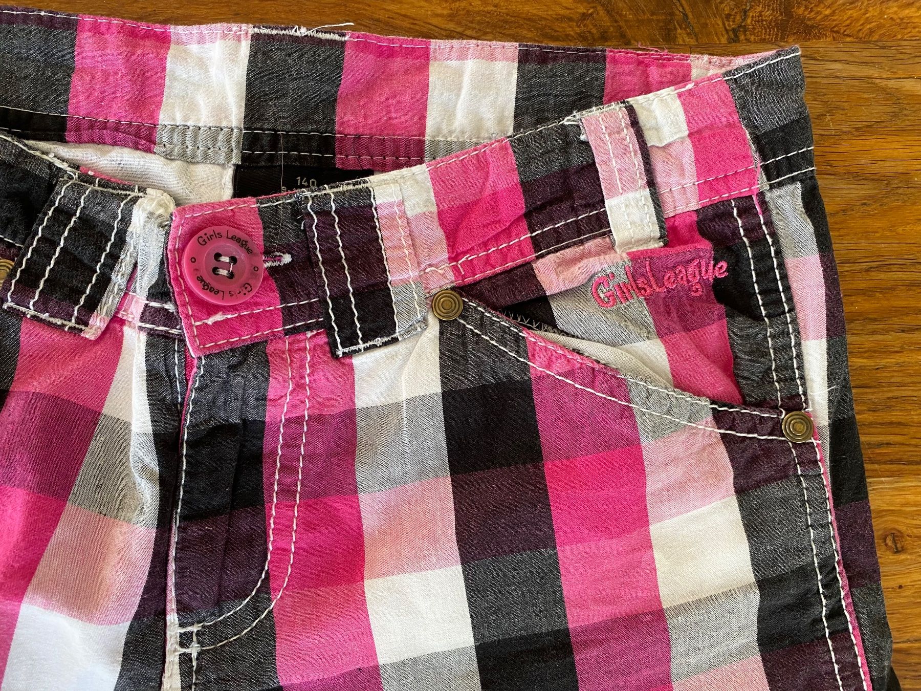 Pantaloni: schöne und bequeme Shorts Gr. 140 – Usato da Buchrain venduto da Sunny026 1